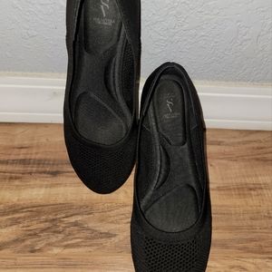 Simply Vera Wang Black Flats